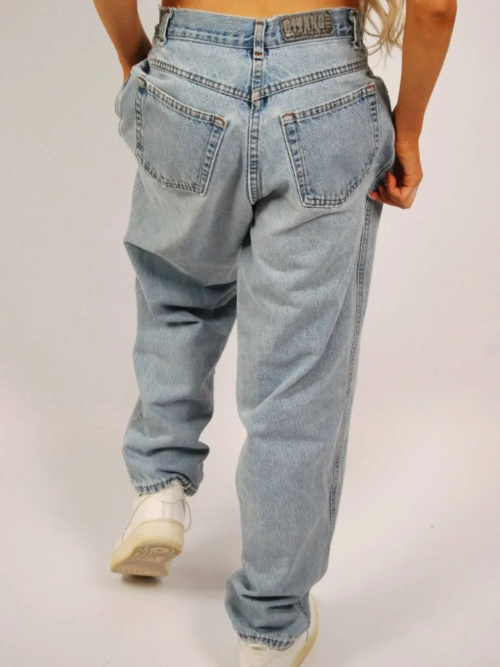 90s Light Wash Jeans (26) blue denim vintage women cool casual high waist baggy - Picture 6 of 10